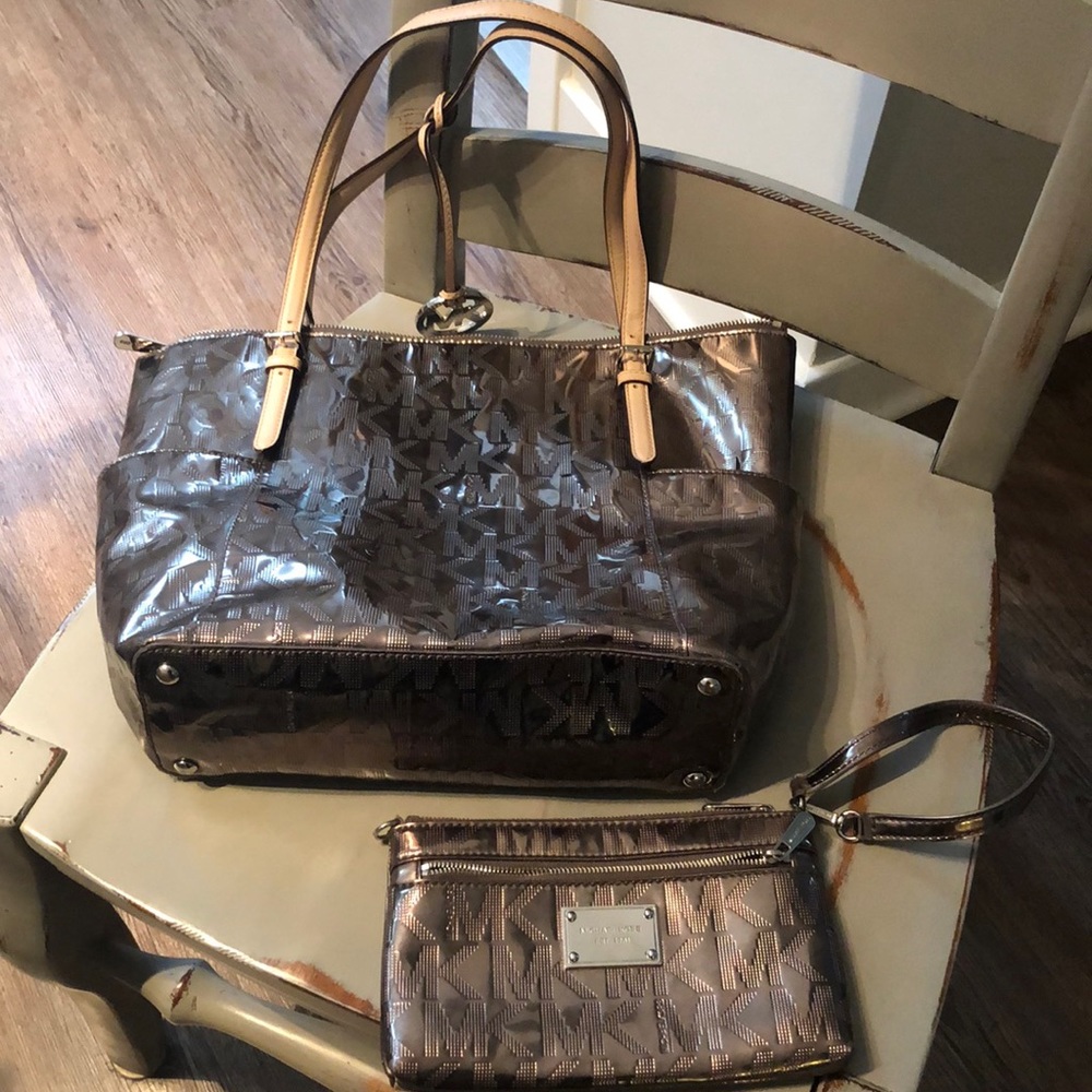 Michael Kors tote and wristlet wallet bundle
